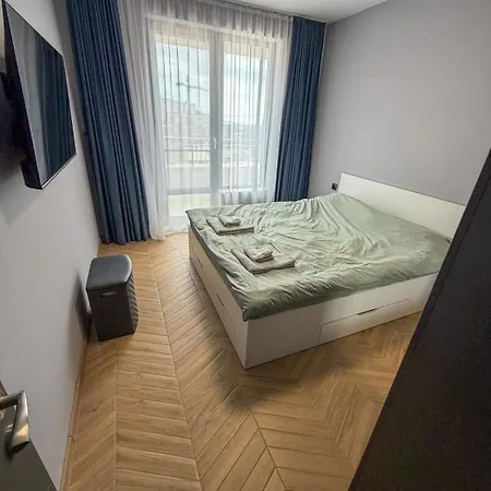 Modern Near St Konstantin & Elena فارنا